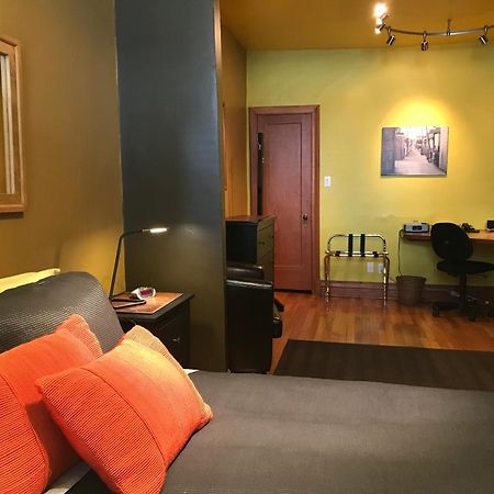 A La Carte Bed & Breakfast モントリオール エクステリア 写真